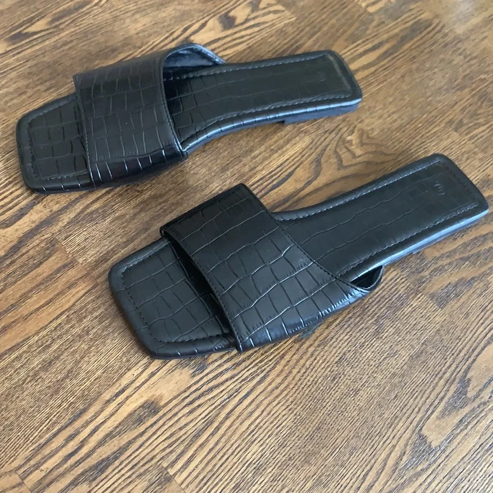 Sandals - Picture 2 of 5